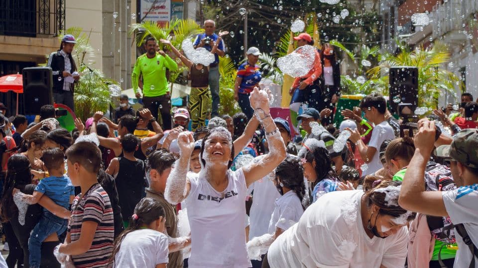 מגנטים לאירועים: הפיכת טיולים וחוויות לזיכרונות מתמשכים